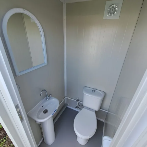 Second image of Módulo sanitário com sanita, lavatório e chuveiro conectável.