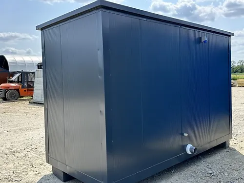 Sanitärcontainer mit 3 Kabinen – Bild 4