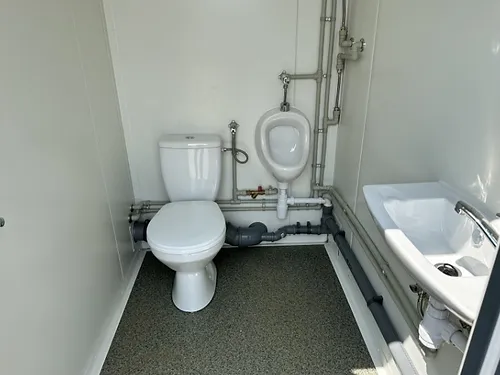 Sanitärcontainer mit 3 Kabinen – Bild 6