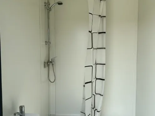 Sanitärcontainer mit 3 Kabinen – Bild 7