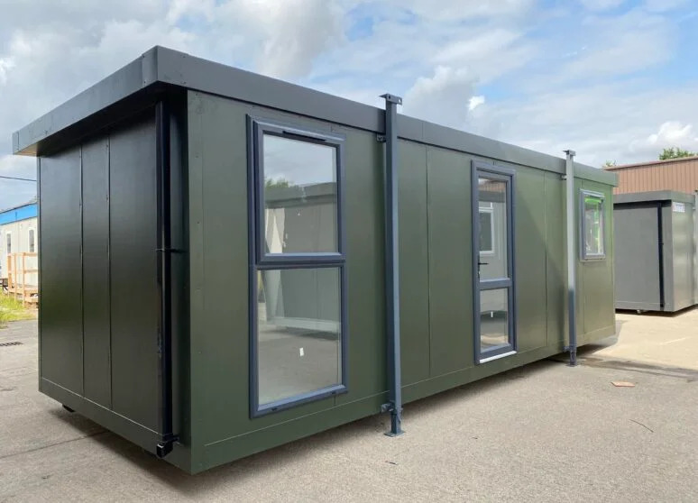 24 x 10 Fuß große Hütte auf verstellbaren Standbeinen – Bild 4