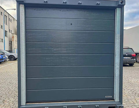 20-Fuß-Seecontainer mit Sektionaltoren – Bild 7