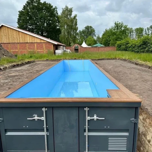 12-Meter-Containerpool: eine umweltfreundliche und sofort einsatzbereite Lösung.