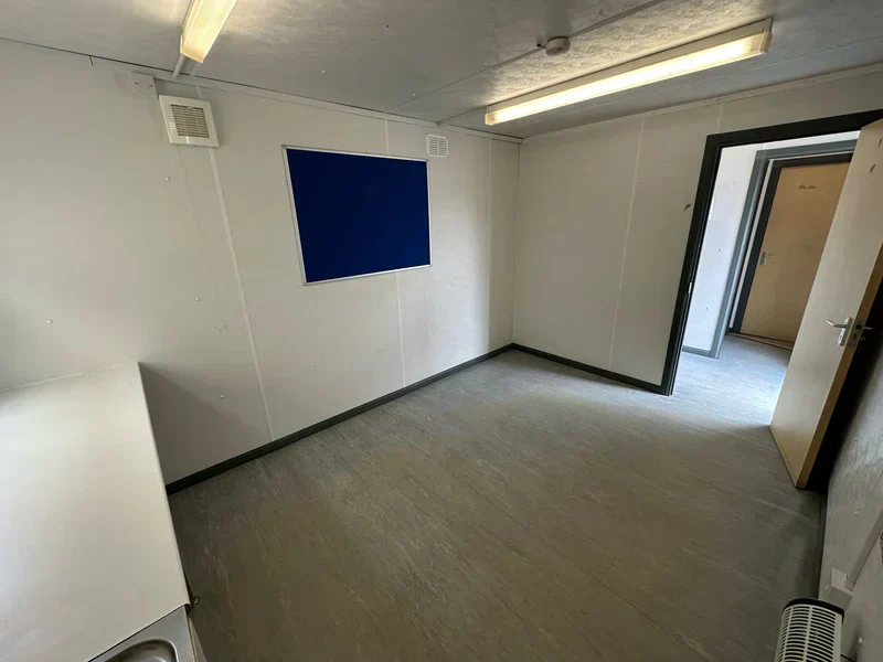 Großer Bürocontainer mit Sanitäranlagen 9,7 x 3 m . – Bild 4