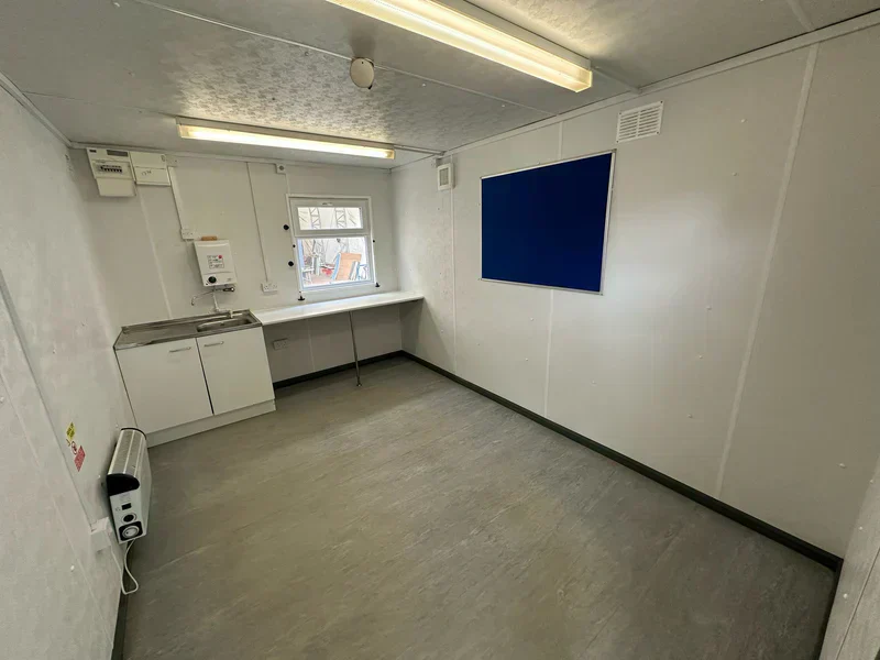 Großer Bürocontainer mit Sanitäranlagen 9,7 x 3 m . – Bild 5