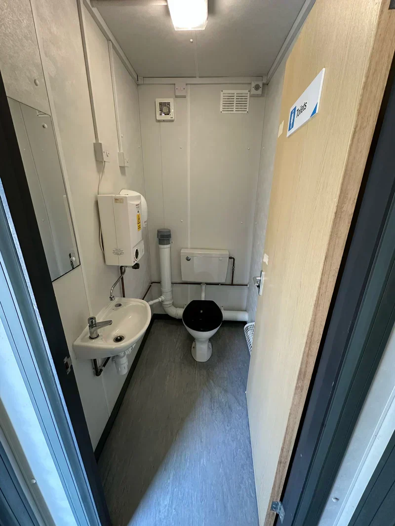 Großer Bürocontainer mit Sanitäranlagen 9,7 x 3 m . – Bild 10