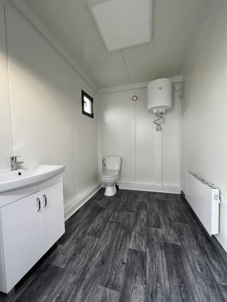 Premium-Badezimmerkabine: separate Dusche und Toilette. – Bild 4