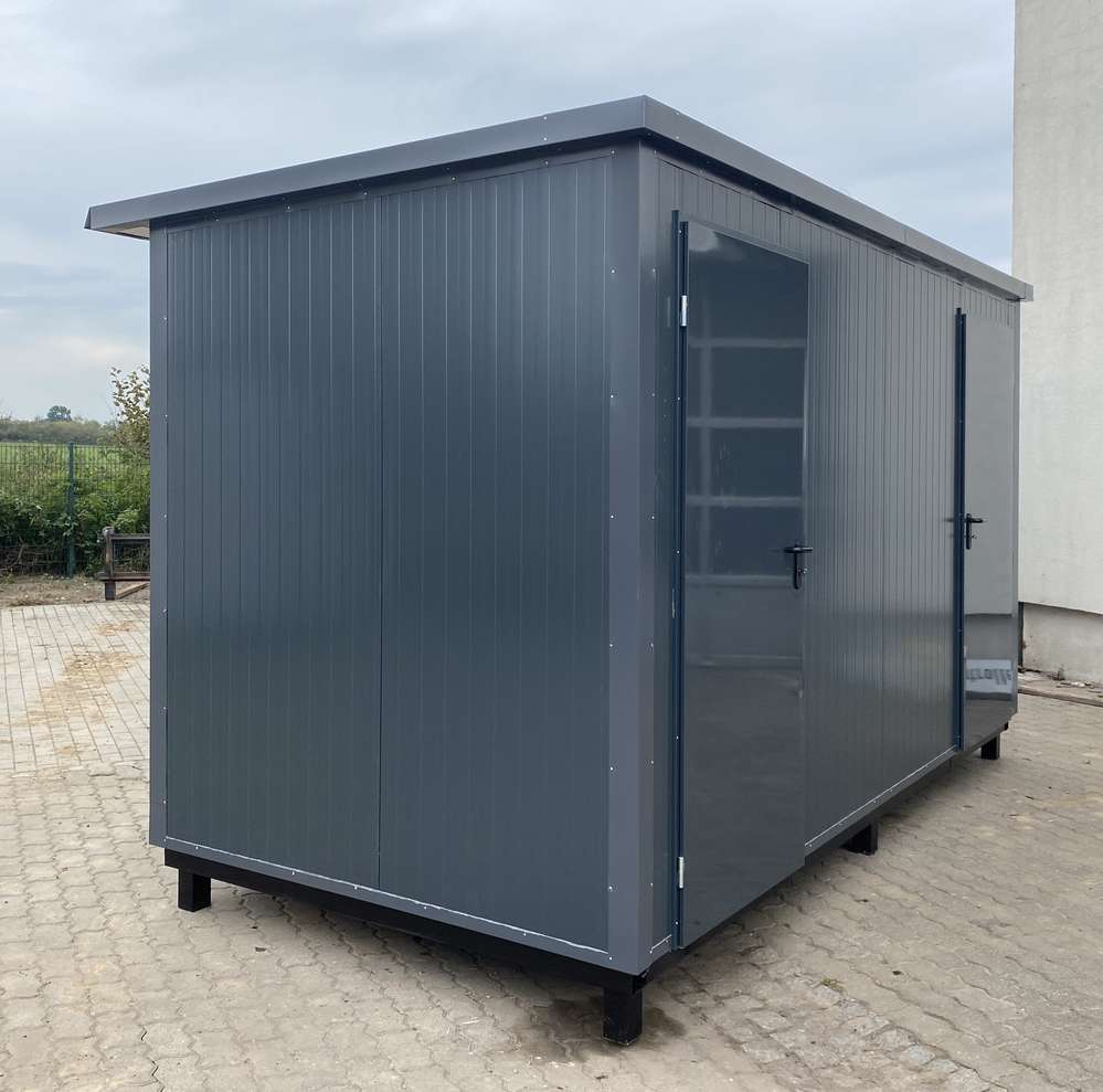 Sanitärcontainer (4x2m) mit Doppeltoilette und Duschen. – Bild 4
