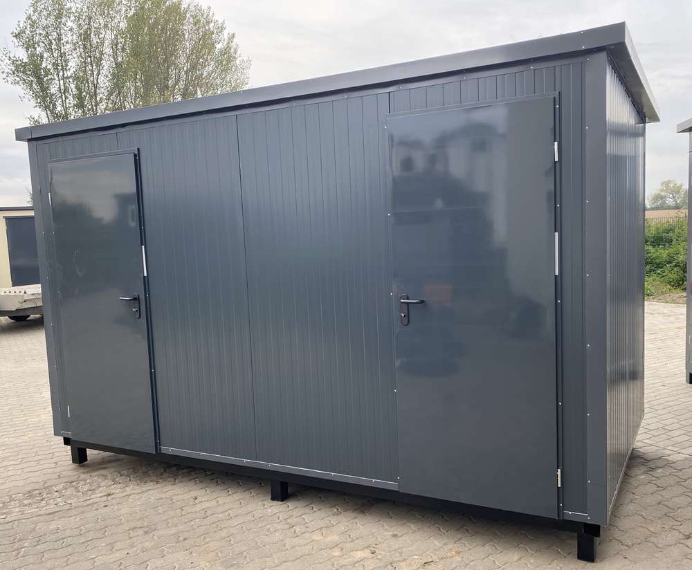 Sanitärcontainer (4x2m) mit Doppeltoilette und Duschen. – Bild 5