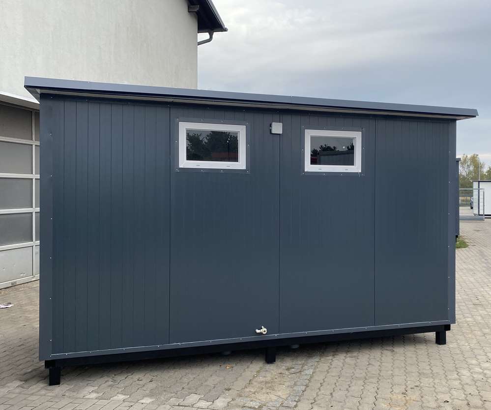 Sanitärcontainer (4x2m) mit Doppeltoilette und Duschen. – Bild 6