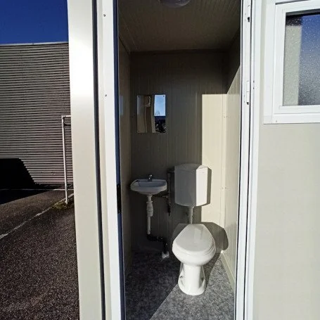 Neues Sanitärmodul S1 mit Toilette und Waschbecken. – Bild 4