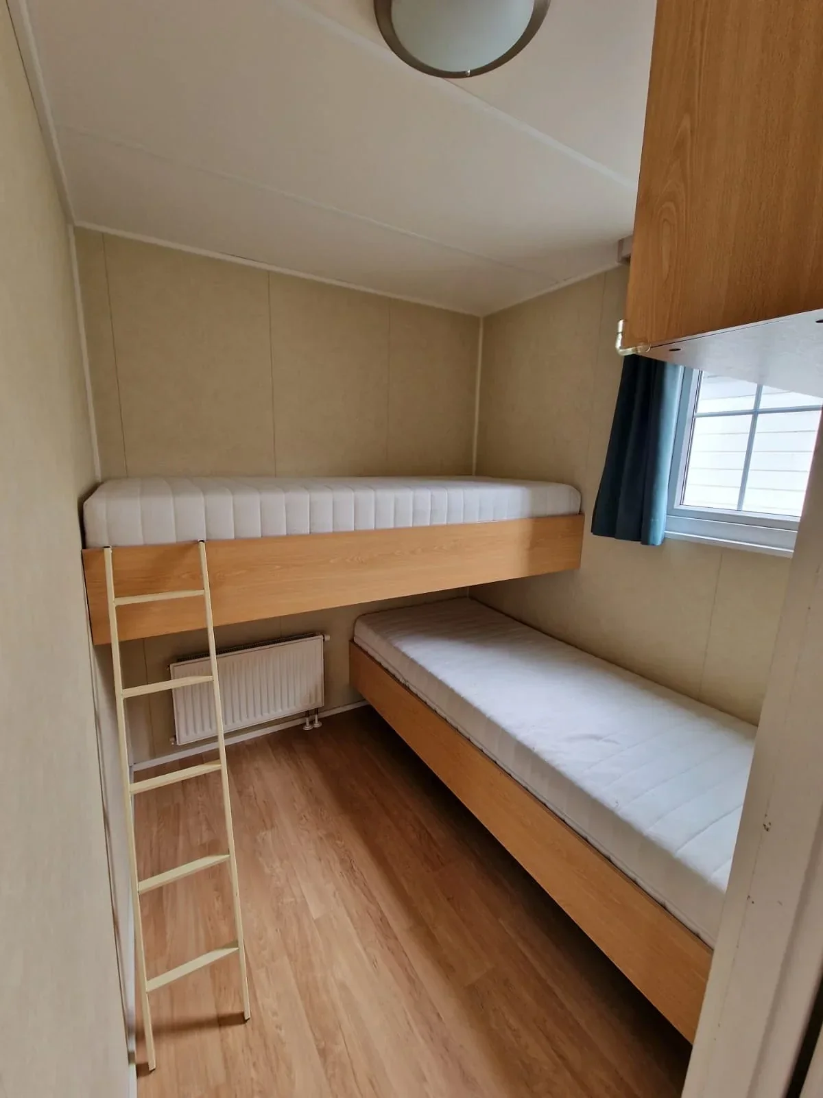 TULA T3 Mobilheim – Ausgestattete Küche und Badezimmer – Bild 11