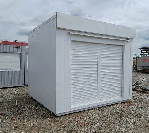 Gewerblicher Container 3x3,50 m mit geteilten Frontlüftungsschlitzen